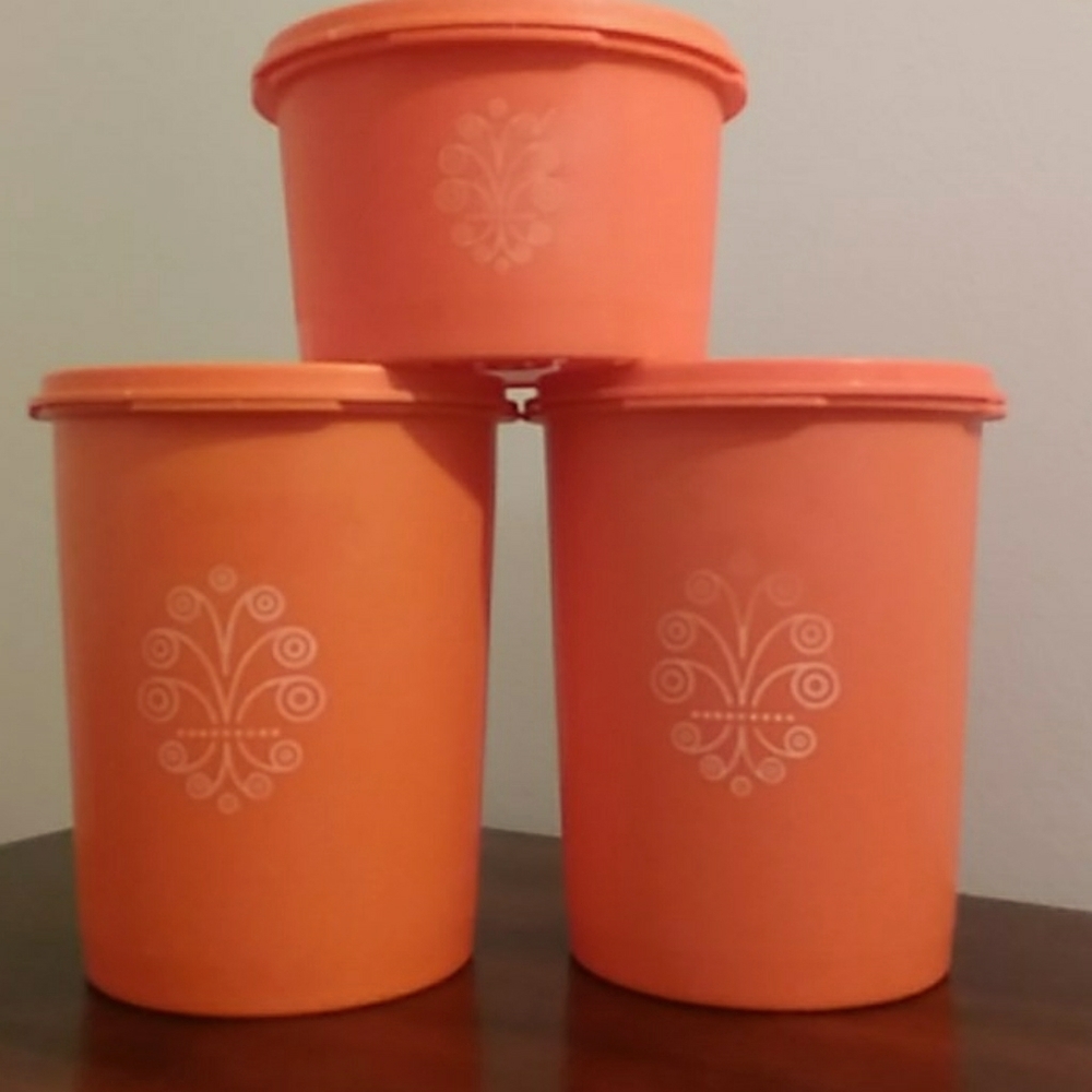 ***SOLD***Vintage Tupperware canisters.